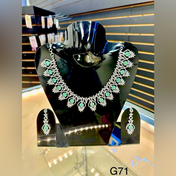 White gold plated diamond imitation necklace set along with ear rings - Picture 1 of 2